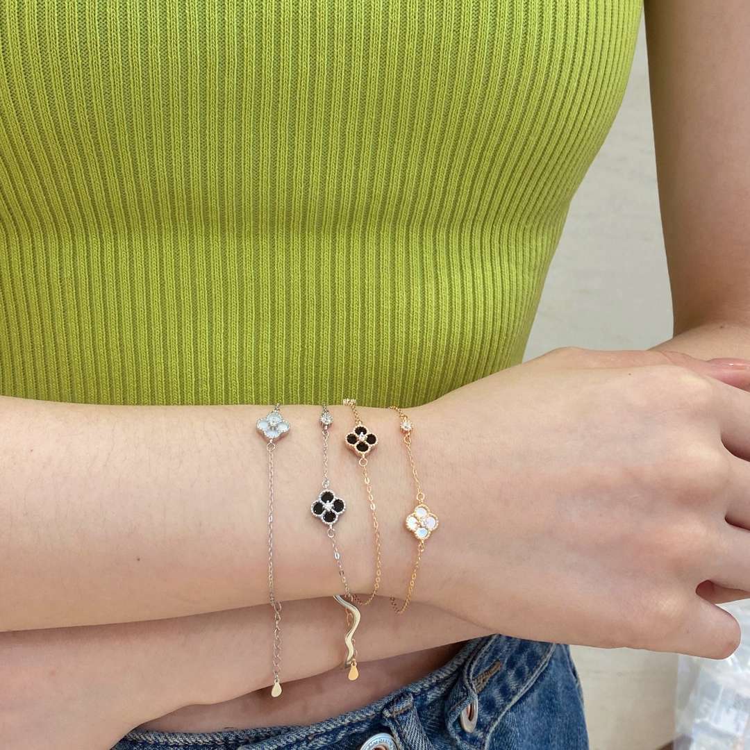 [Love More]Delicate Four Leaf Clover Bracelet