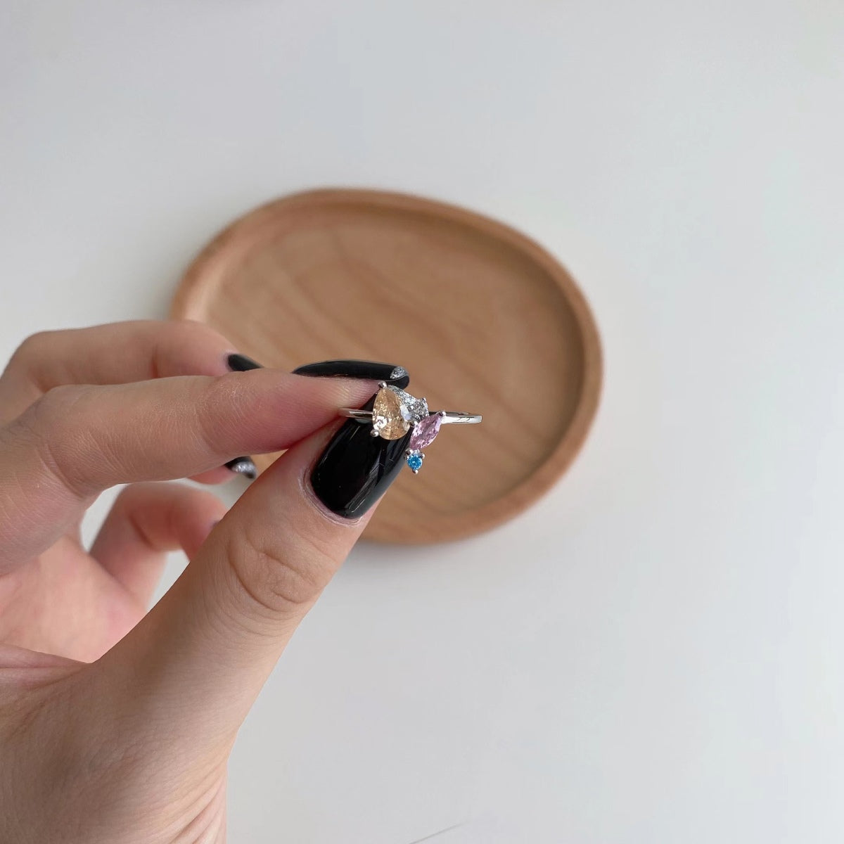 [Love More]Radiant Colorful Multi Cut Daily Ring