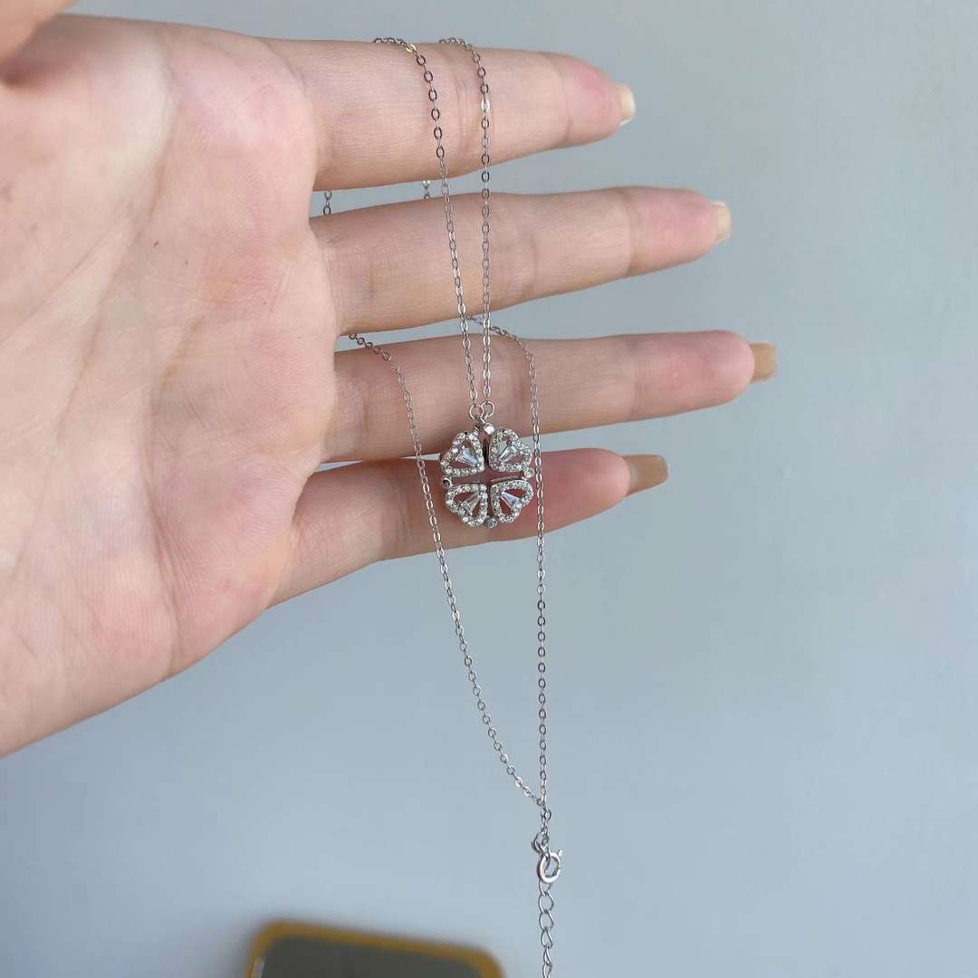 [Love More]Ornate Heart Cut Flower Shape Necklace