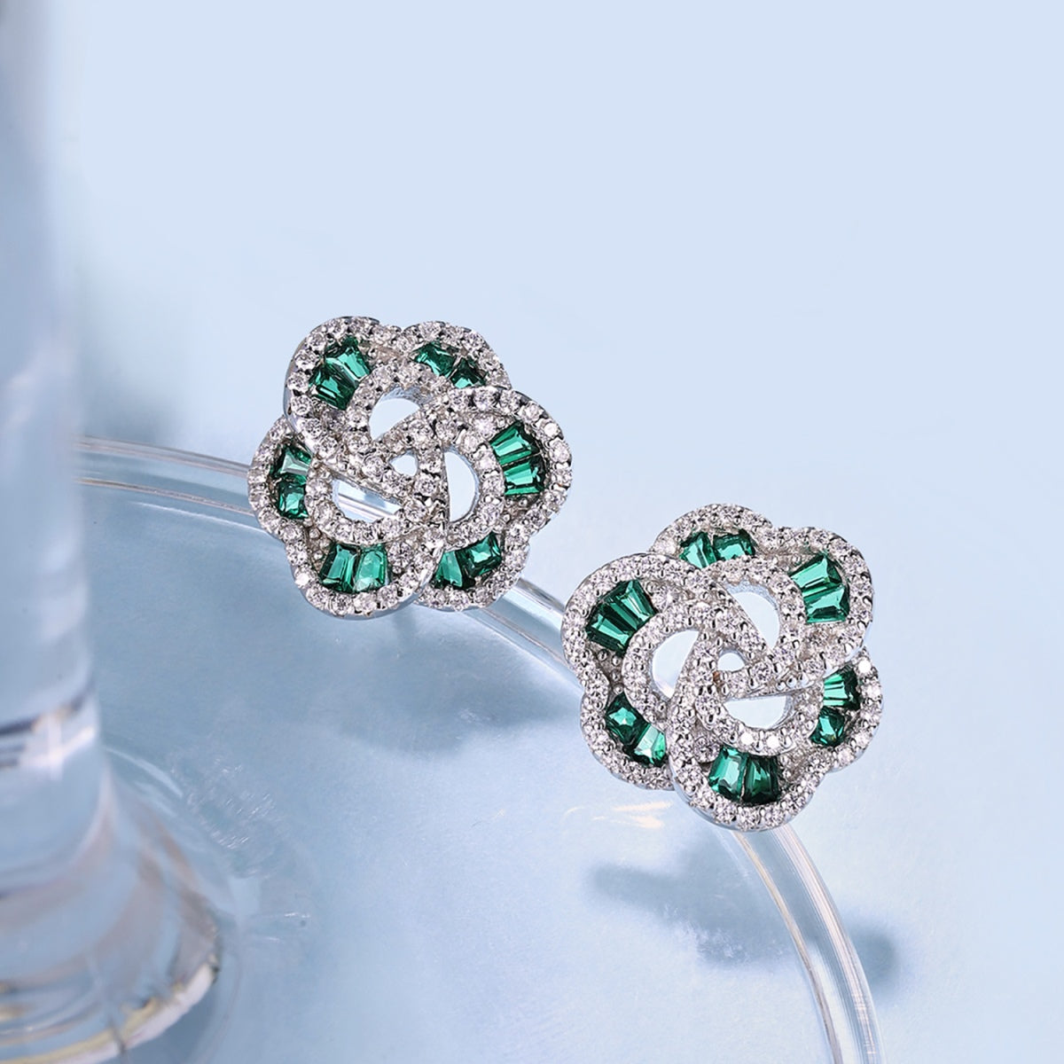 [Love More]Exquisite Flower Shape Daily Earrings