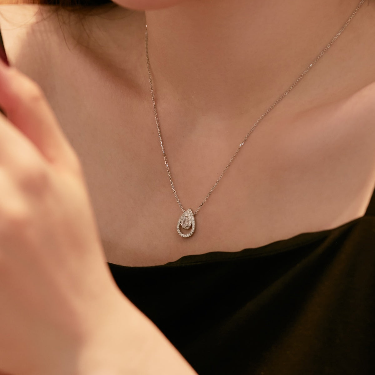 [Love More]Sparkling Pear Cut Necklace