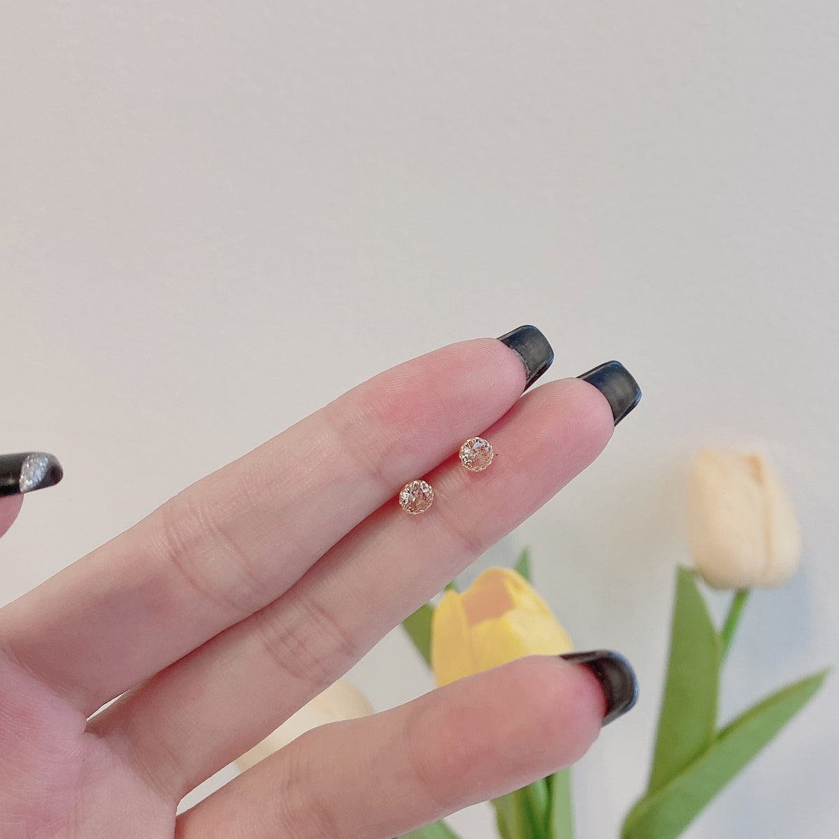 [Love More]Sparkling Colorful Round Shape Earrings