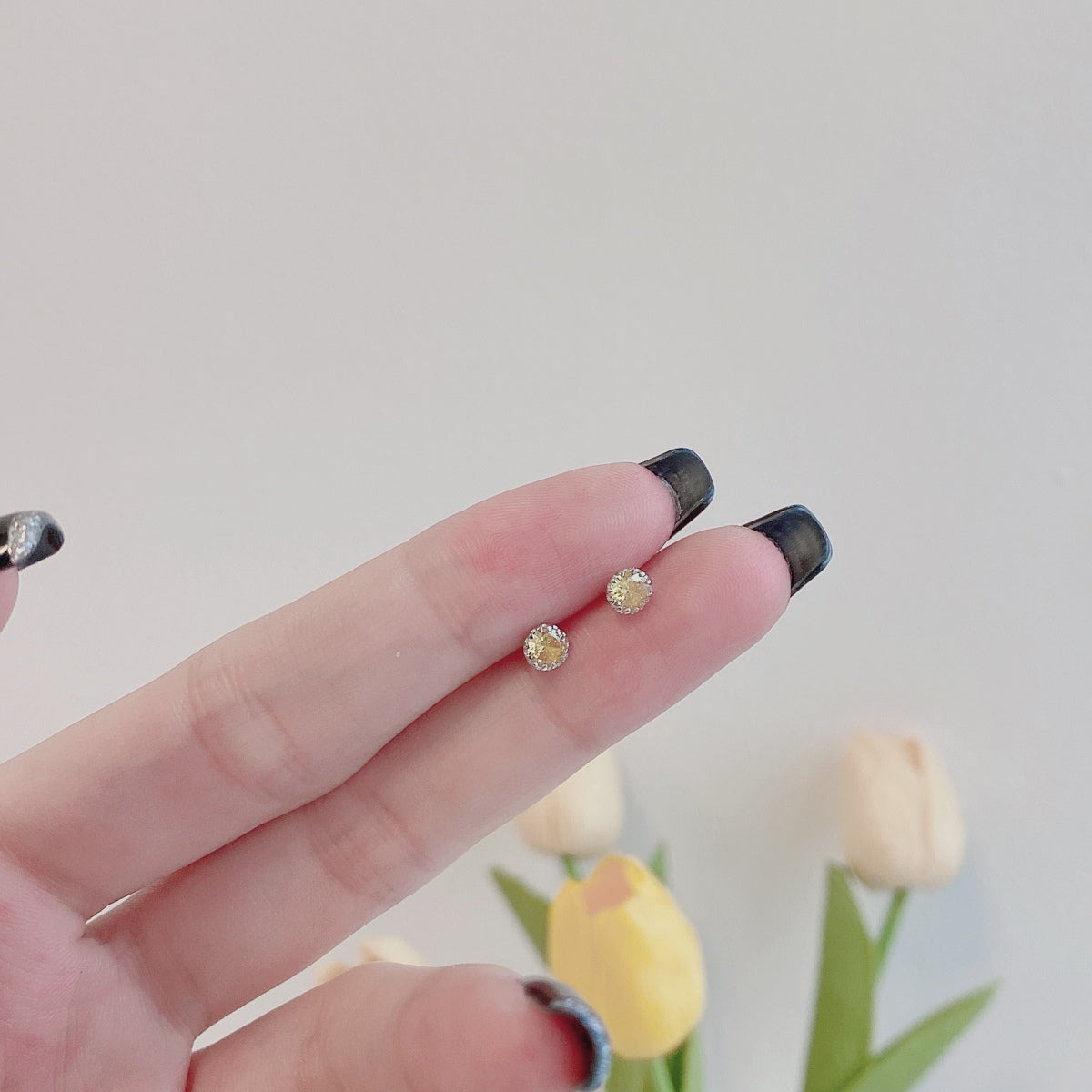 [Love More]Sparkling Colorful Round Shape Earrings