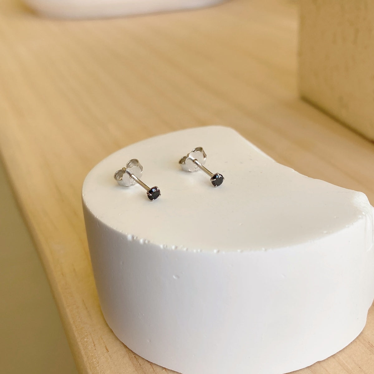 [Love More]Delicate Solitaire Earrings