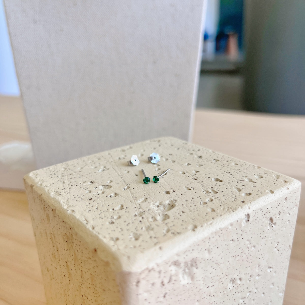 [Love More]Delicate Solitaire Earrings