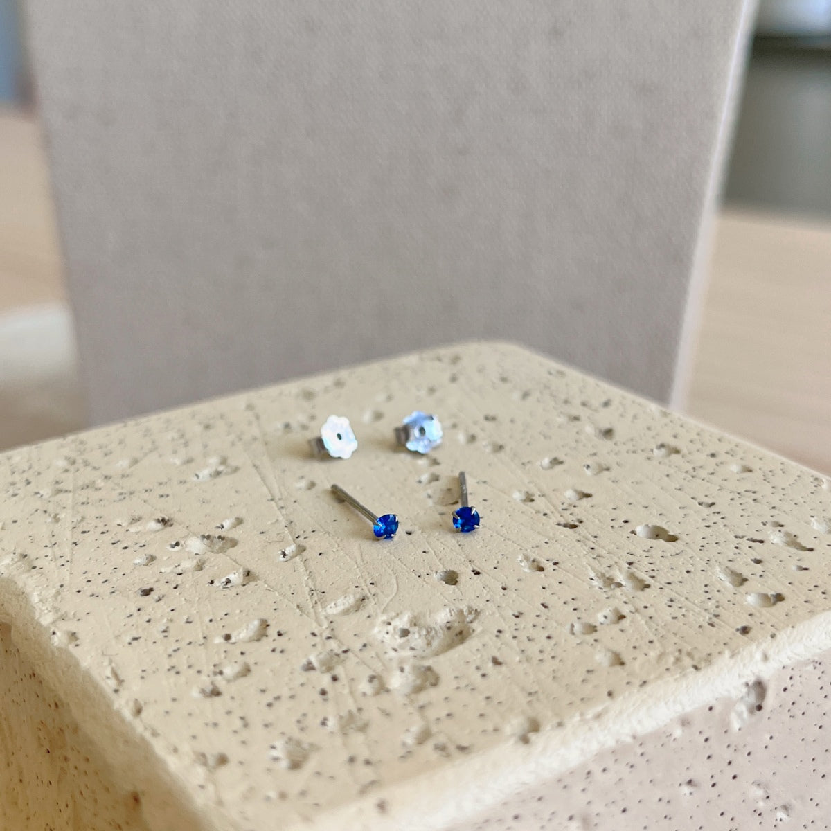 [Love More]Delicate Solitaire Earrings