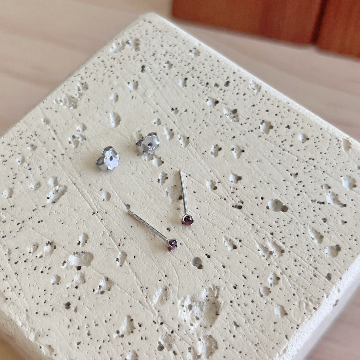 [Love More]Delicate Solitaire Earrings