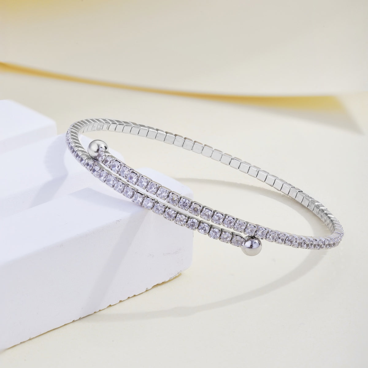[Love More]Row of Diamonds Round Fashion Bracelet