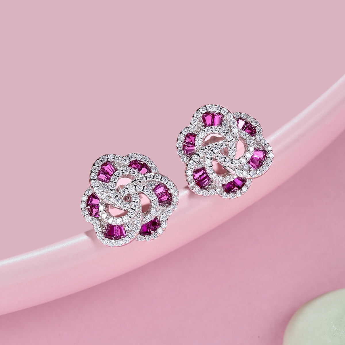 [Love More]Exquisite Flower Shape Daily Earrings