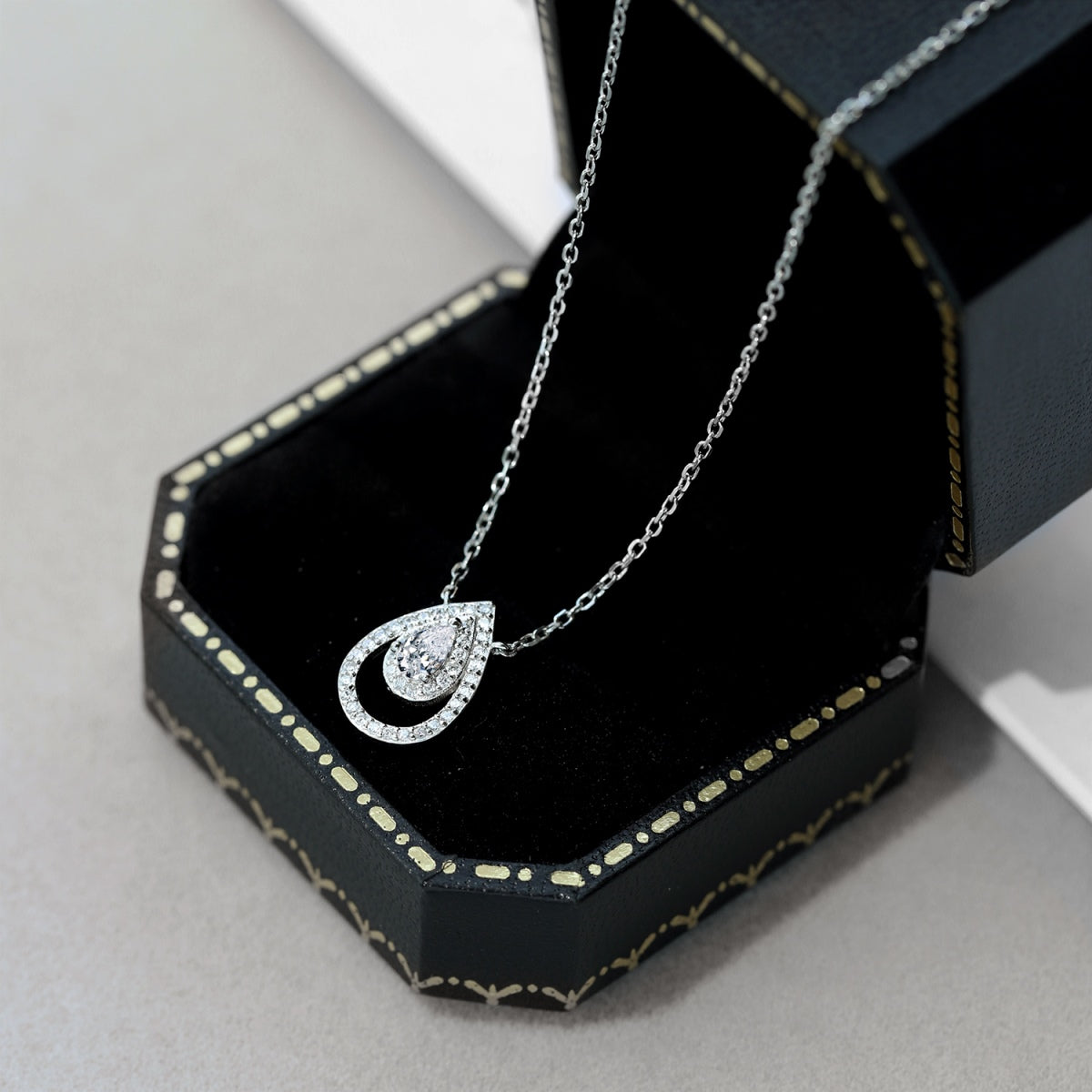[Love More]Sparkling Pear Cut Necklace