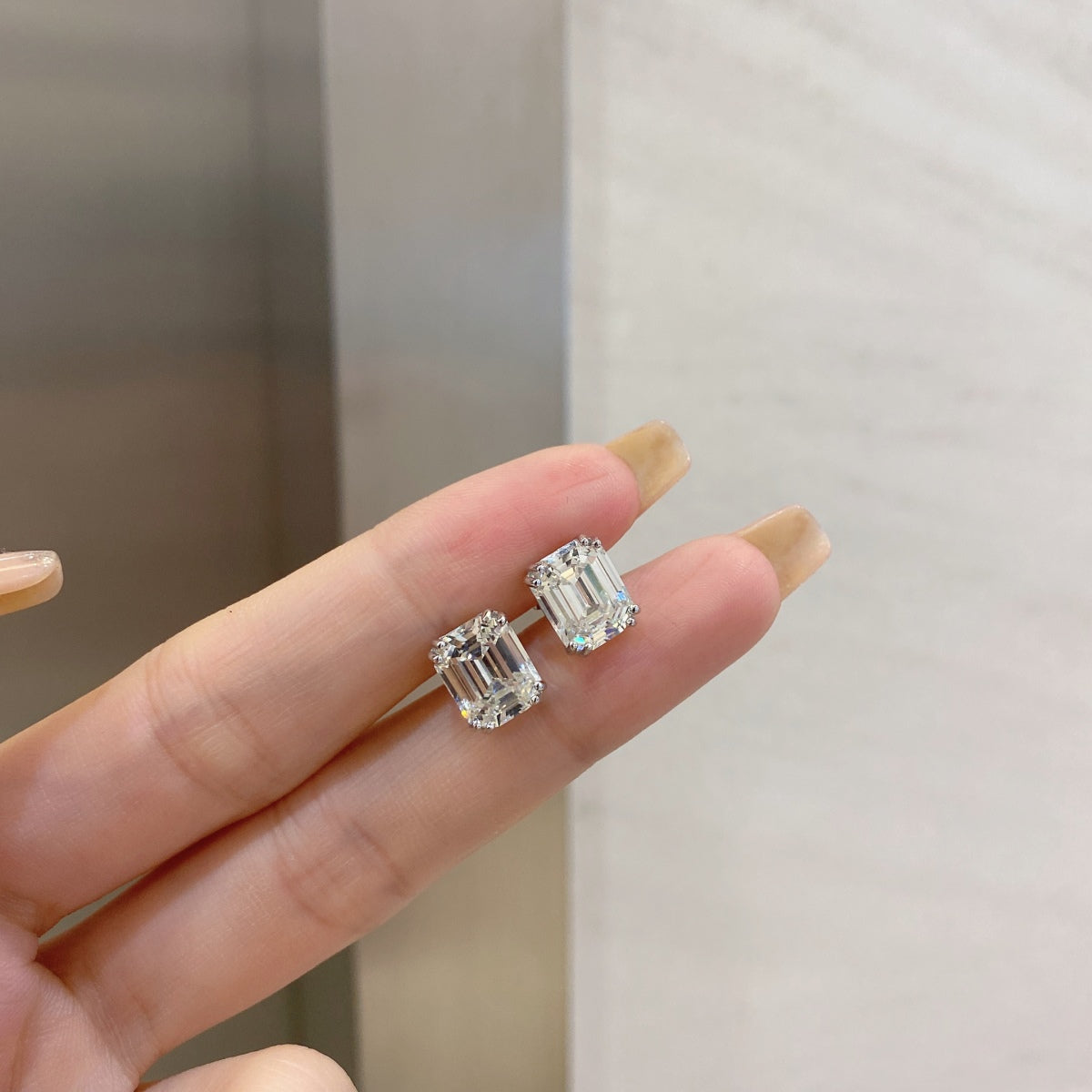 [Love More]Dazzling Square Shape Earrings