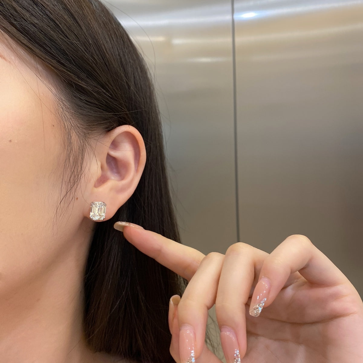 [Love More]Dazzling Square Shape Earrings