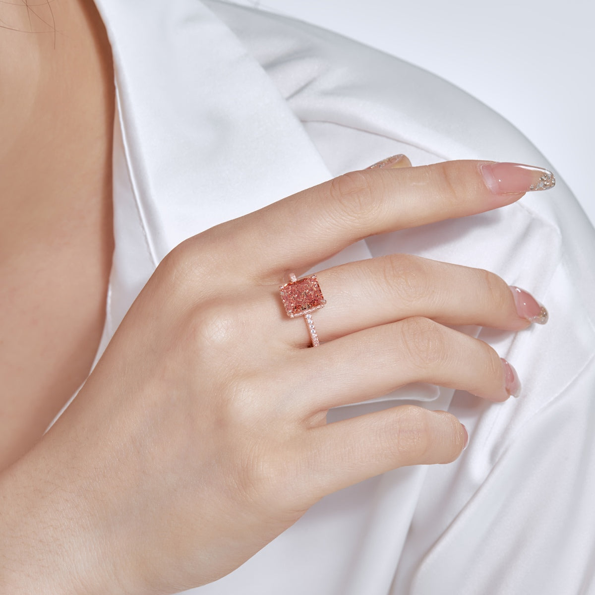 [Love More]4.0 Carat Luxurious Engagement Ring