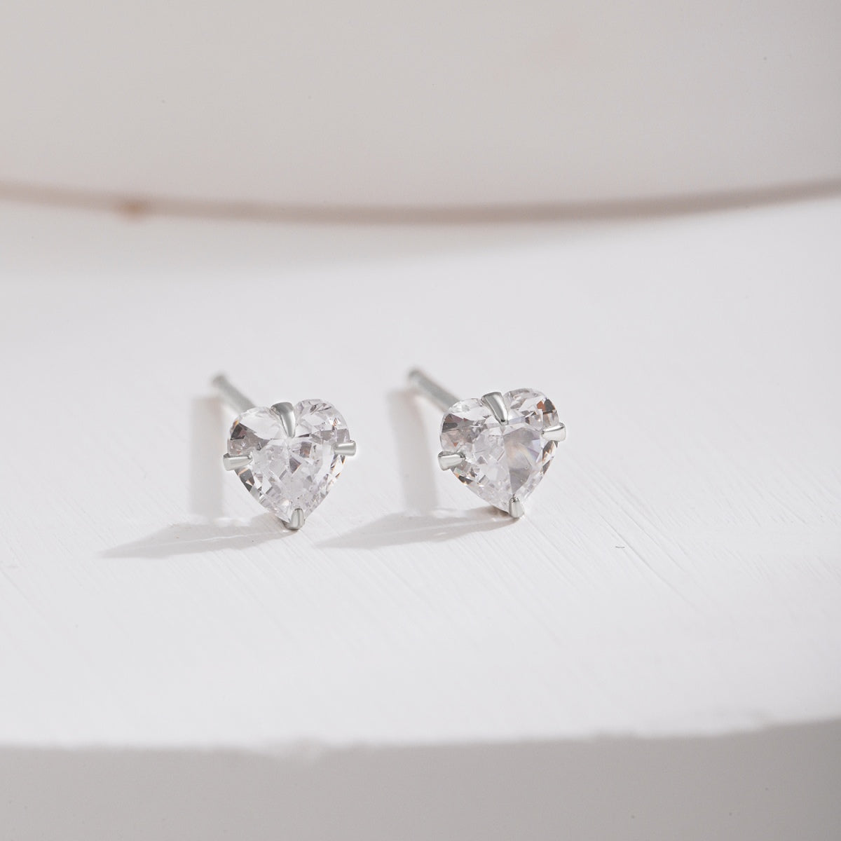 [Love More]Sparkling Heart Shaped Simple Earrings
