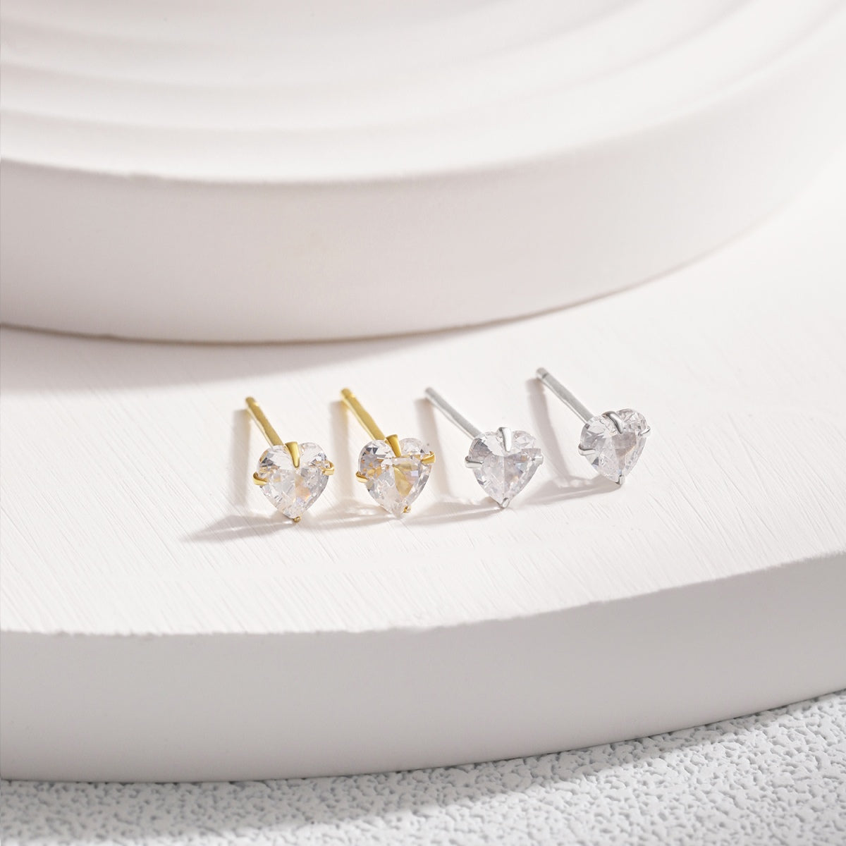 [Love More]Sparkling Heart Shaped Simple Earrings