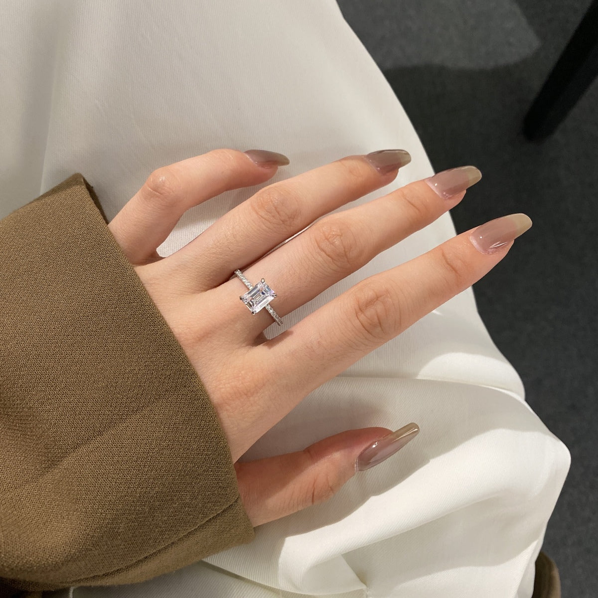[Love More]2.0 Carat Scintillating Ornate Radiant Cut Party Ring
