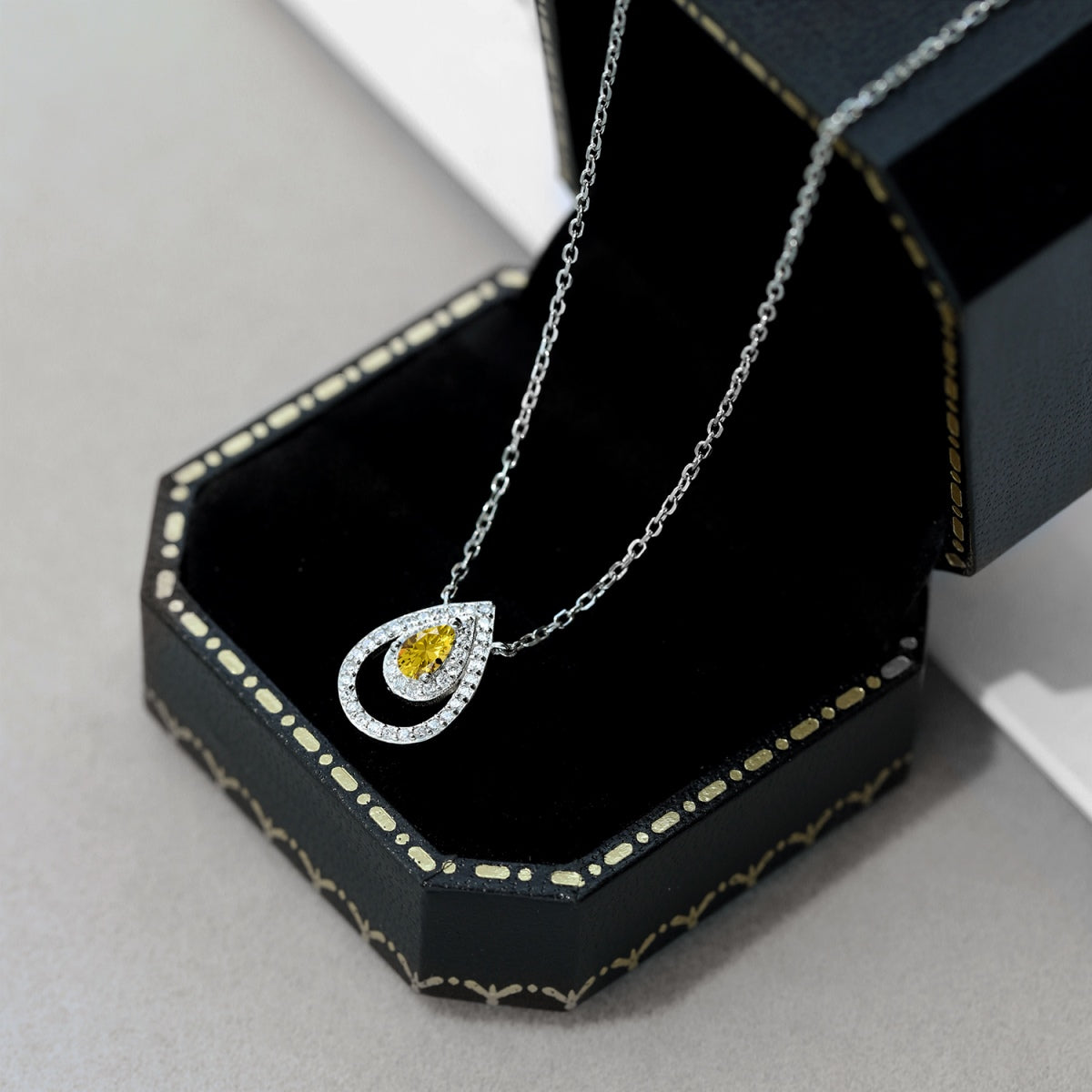 [Love More]Sparkling Pear Cut Necklace