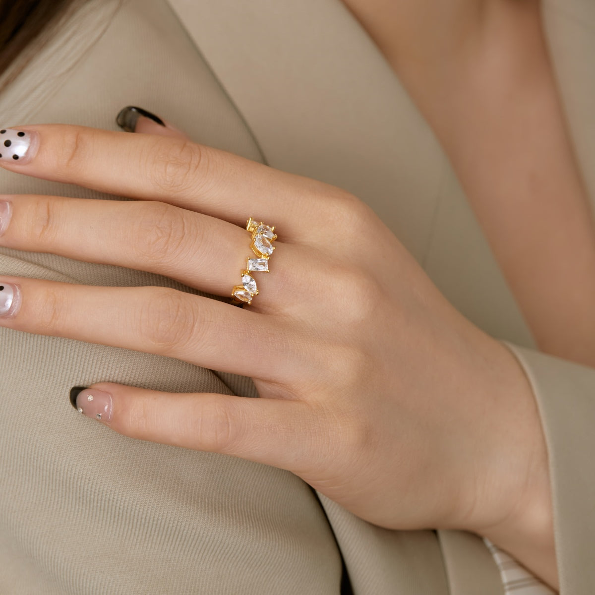 [Love More]Delicate Multi Cut Ring