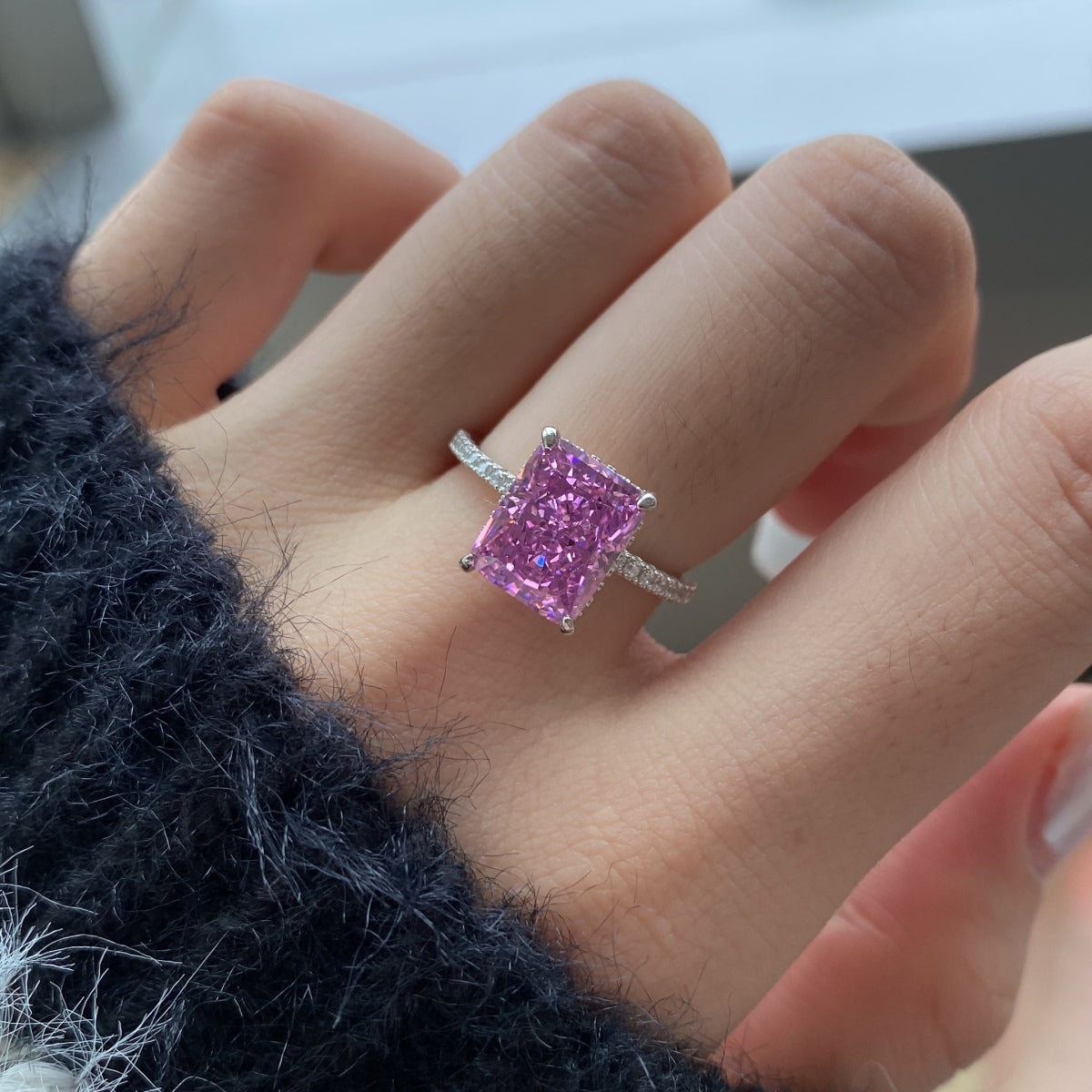 [Love More]4.0 Carat Luxurious Engagement Ring