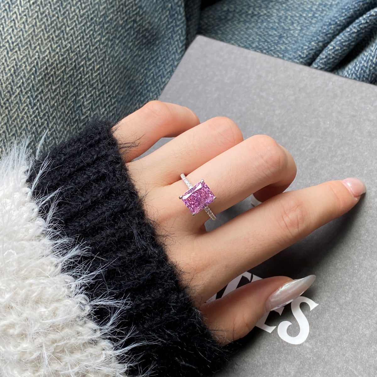 [Love More]4.0 Carat Luxurious Engagement Ring