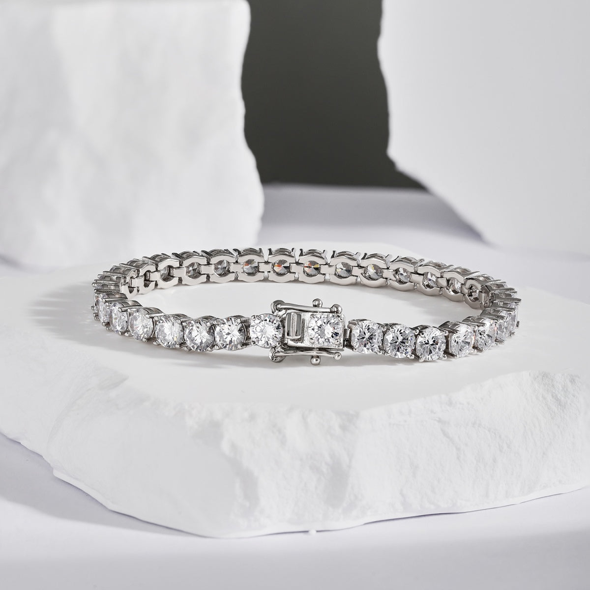 [Love More]Ornate Sparkling Round Cut Wedding Bracelet