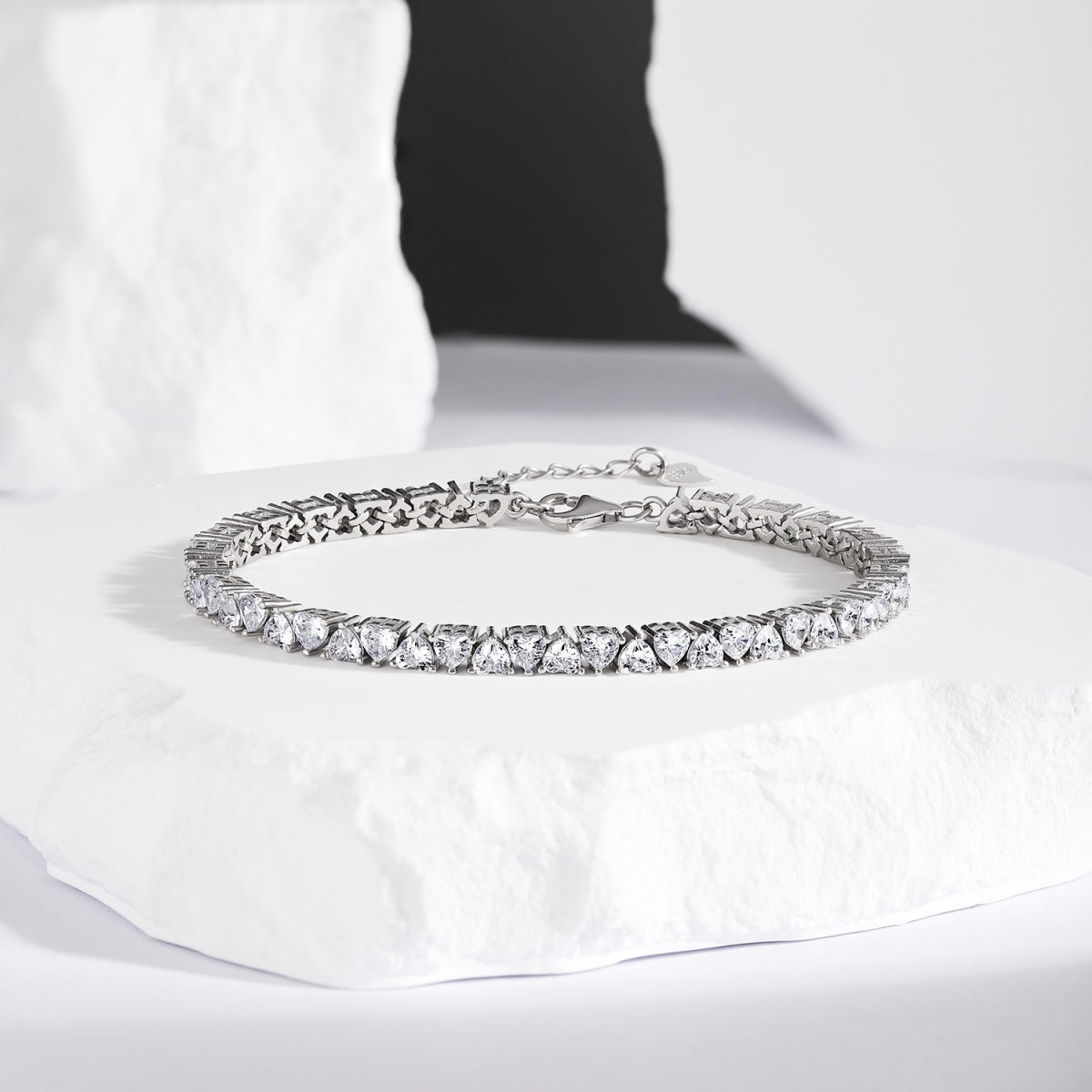[Love More]Dazzling Romantic Heart Shape Lover Bracelet