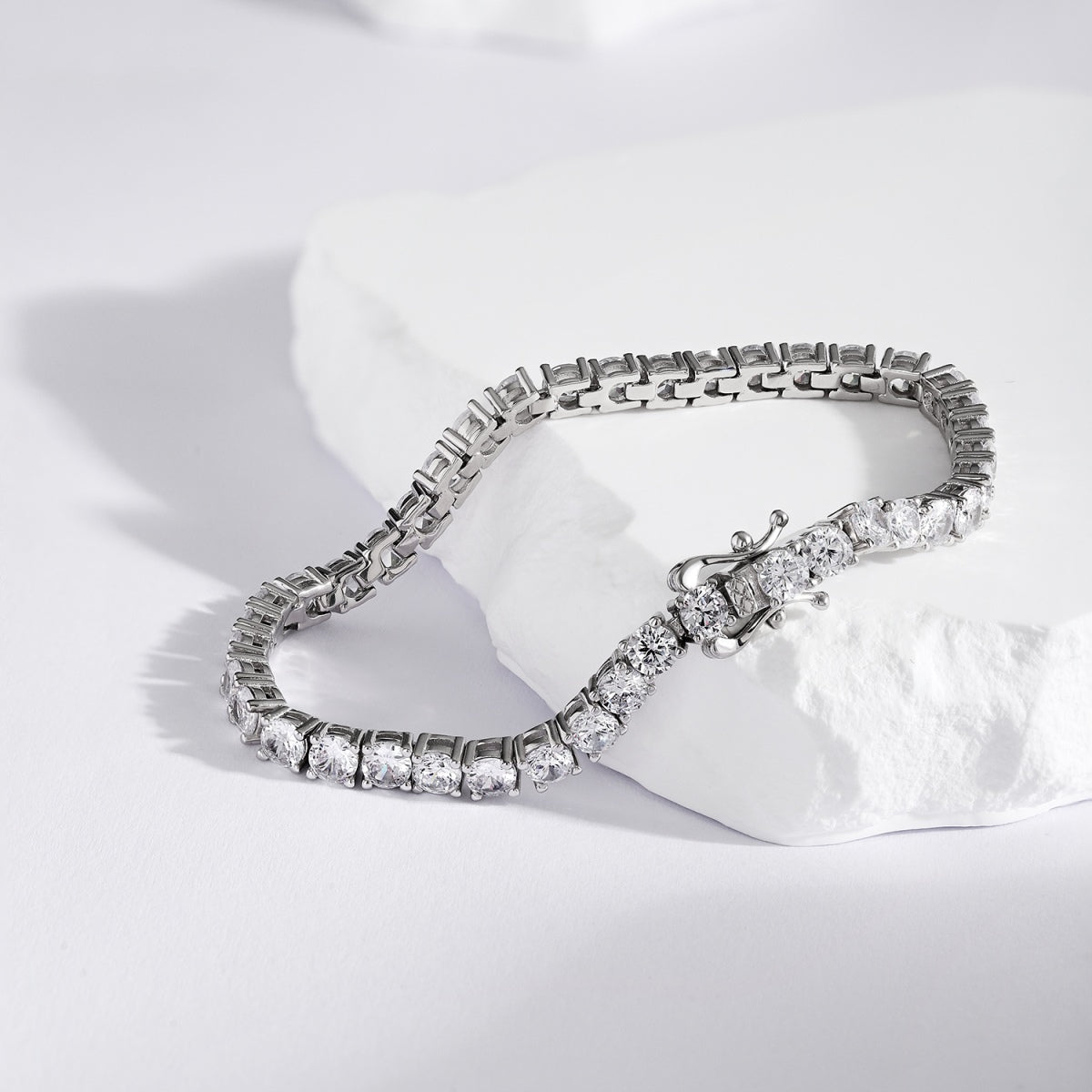 [Love More]Luxurious Ornate Round Cut Tennis Bracelet