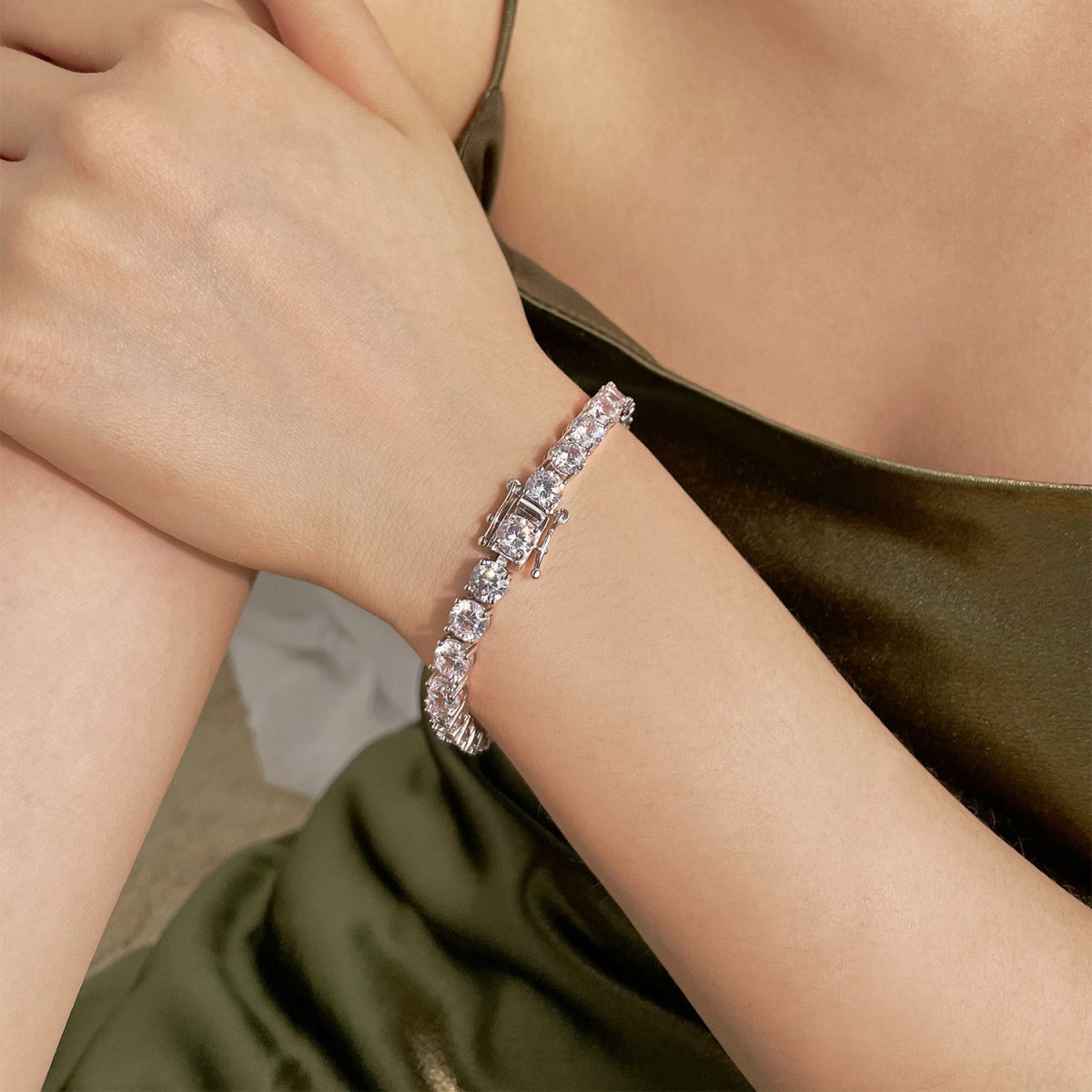 [Love More]0.75 Carat Dazzling Round Cut Wedding Bracelet