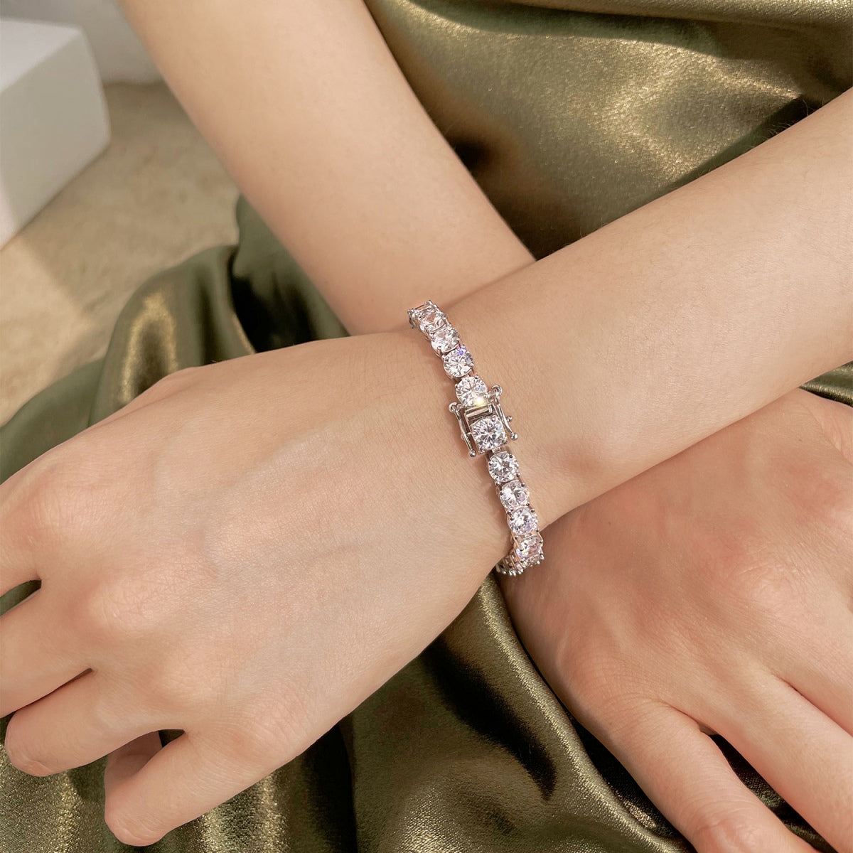 [Love More]0.75 Carat Dazzling Round Cut Wedding Bracelet
