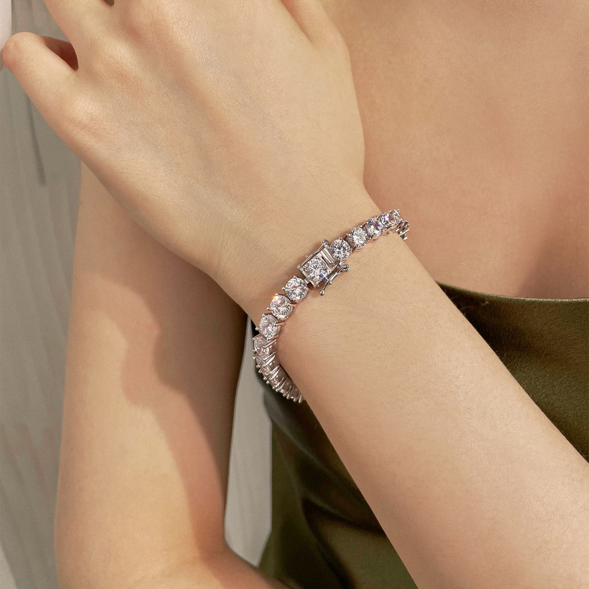 [Love More]0.75 Carat Dazzling Round Cut Wedding Bracelet
