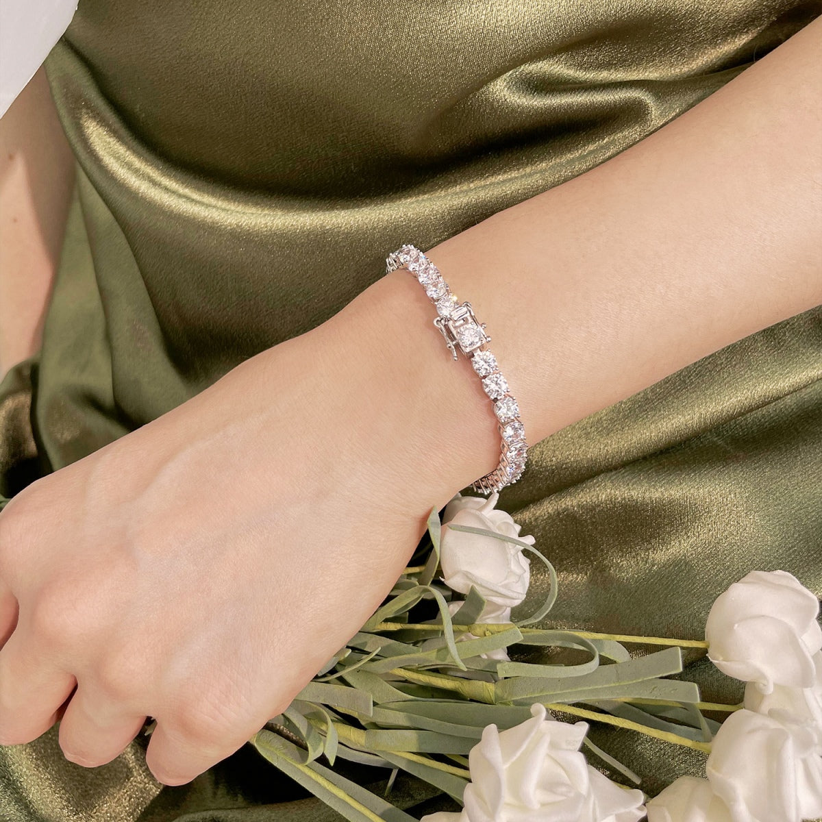 [Love More]Ornate Sparkling Round Cut Wedding Bracelet