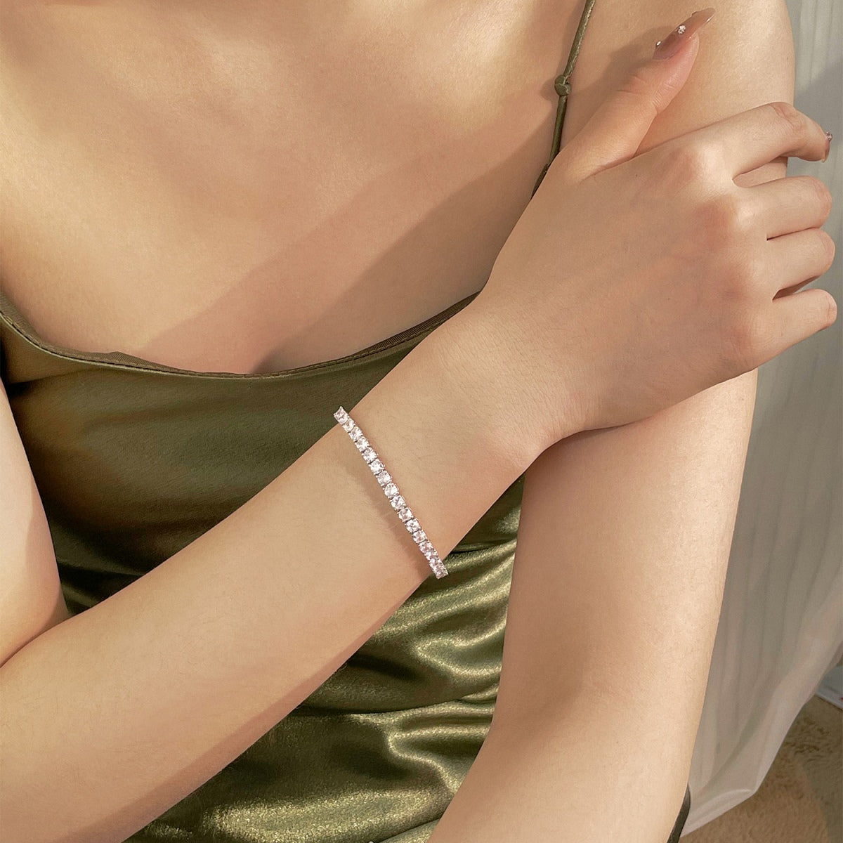 [Love More]Luxurious Ornate Round Cut Tennis Bracelet