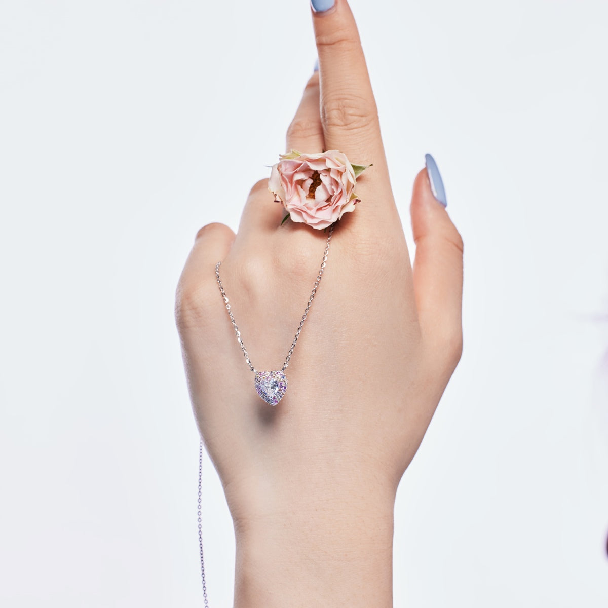 [Love More]Exquisite Heart Shape Necklace