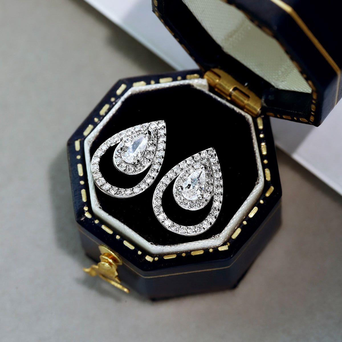 [Love More]Sparkling Delicate Water Drop Shape Daily Earrings