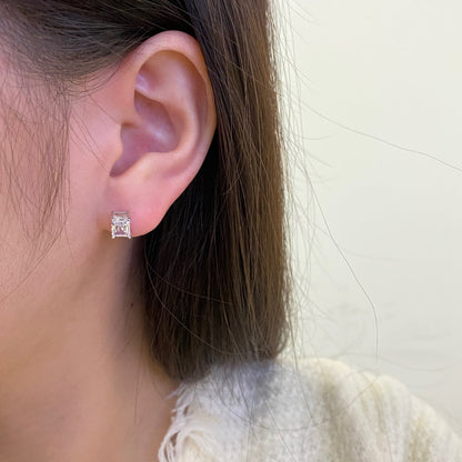 [Love More]Stylish Shiny Rectangular Center Stone Stud Earrings