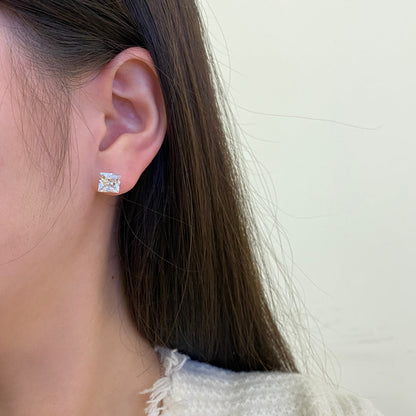 [Love More]Stylish Shiny Square Center Stone Stud Earrings