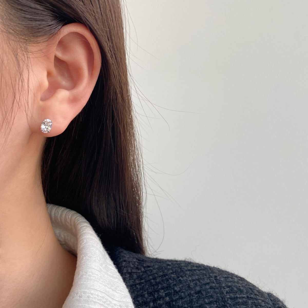 [Love More]Oval Classic Dignified Elegant Earrings