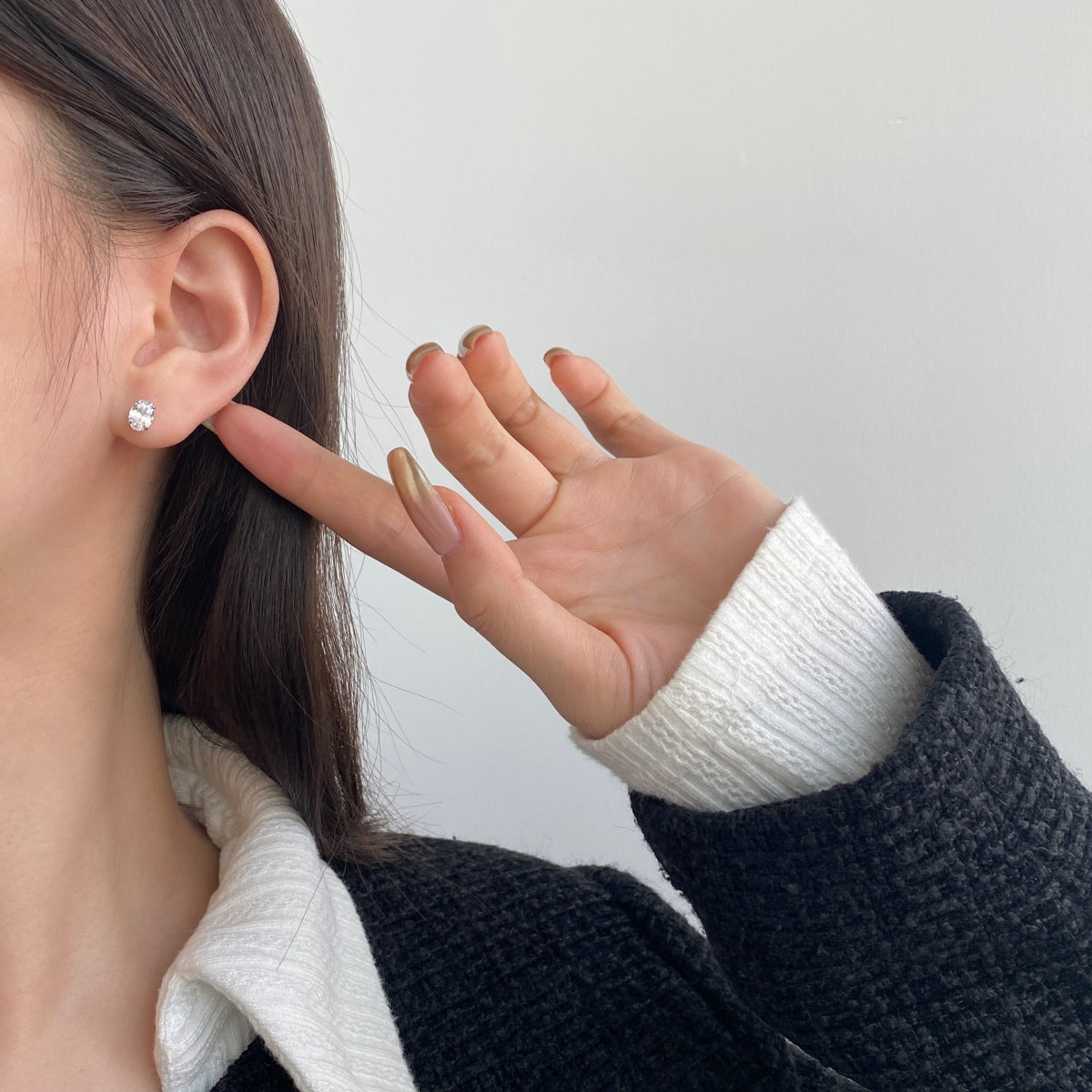 [Love More]Oval Classic Dignified Elegant Earrings