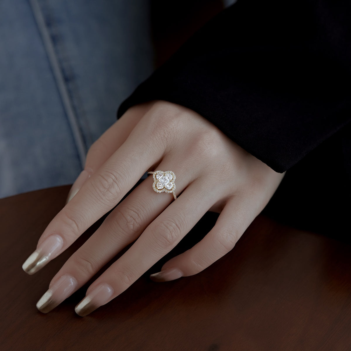 [Love More]Luxurious Eternity Flower Shape Banquet Ring