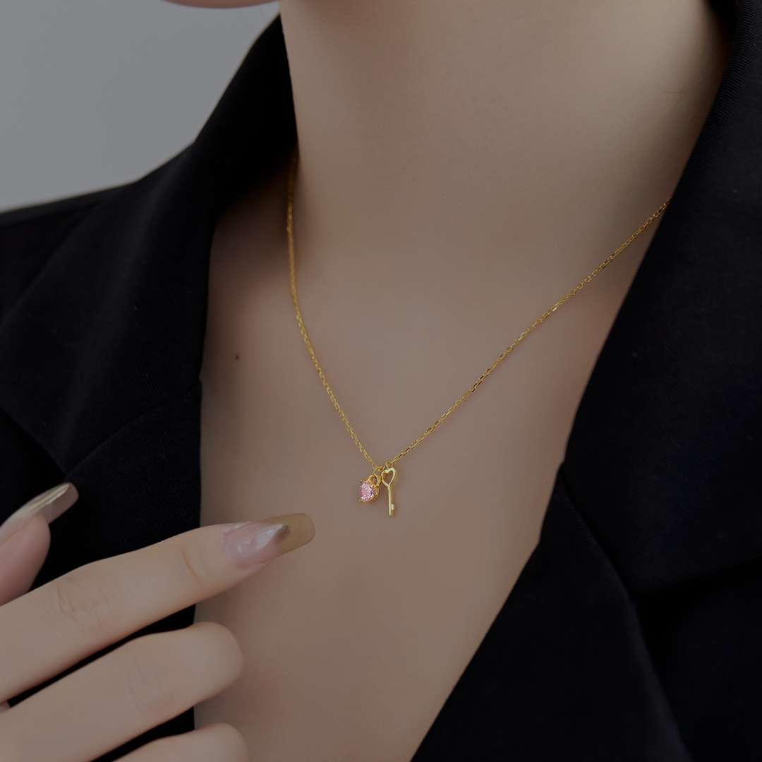 [Love More]Unique Heart Shape Key Pendent Necklace