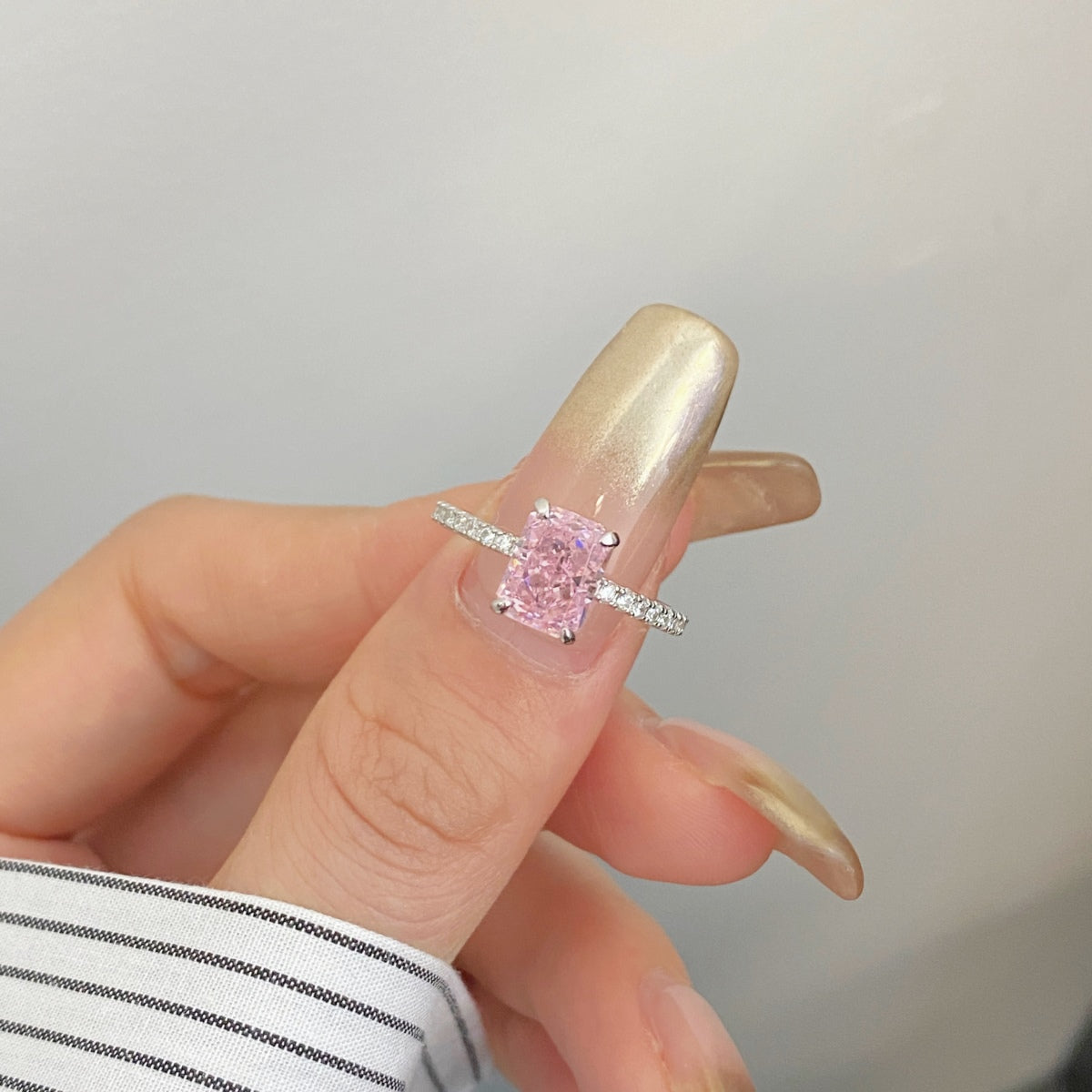 [Love More]2.0 Carat Dazzling Sparkling Radiant Cut Party Ring