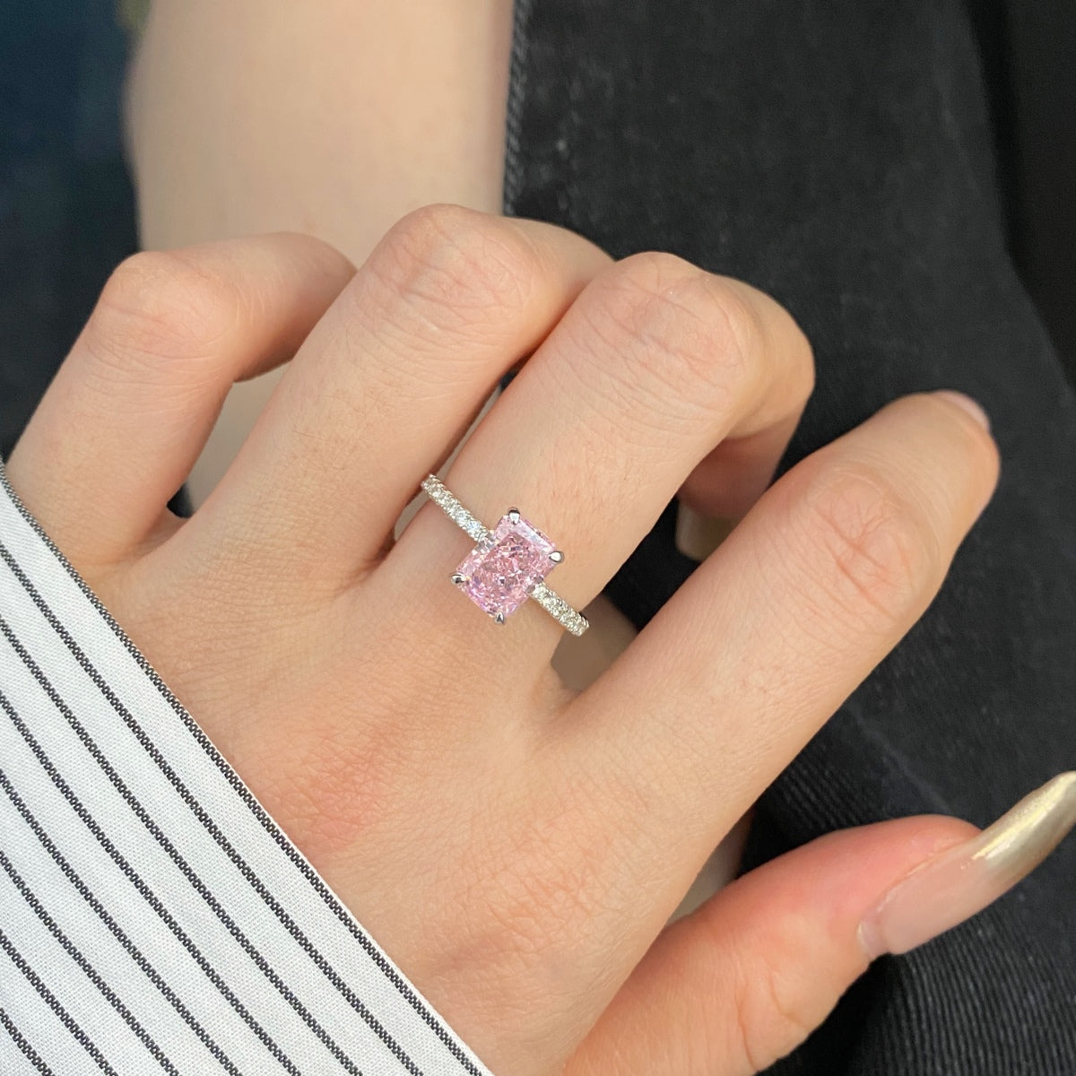[Love More]2.0 Carat Dazzling Sparkling Radiant Cut Party Ring