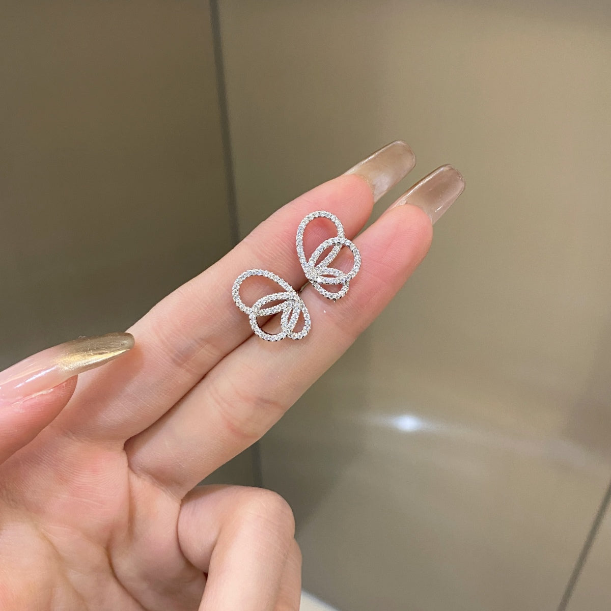 [Love More]Exquisite Butterfly Shape Earrings