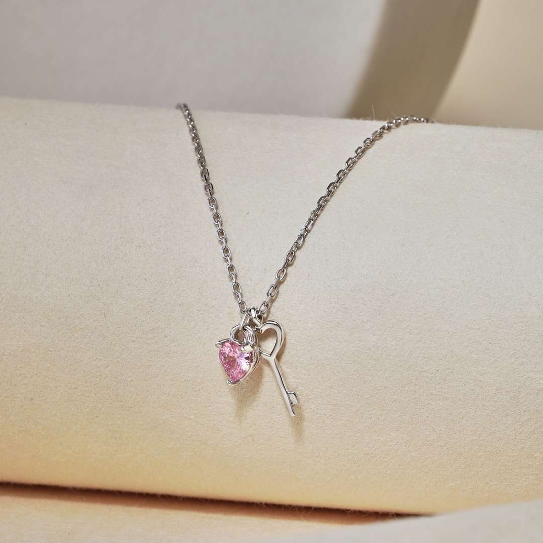 [Love More]Unique Heart Shape Key Pendent Necklace