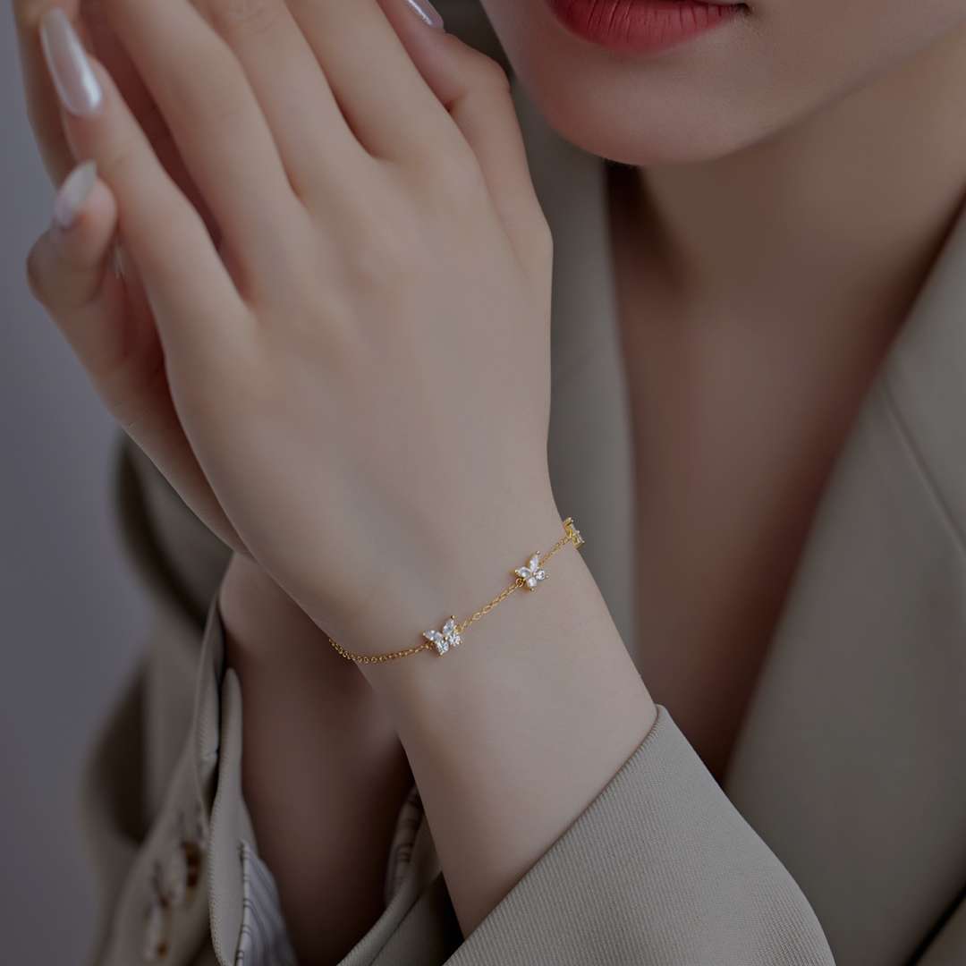 [Love More]Radiant Butterfly Shape Necklace