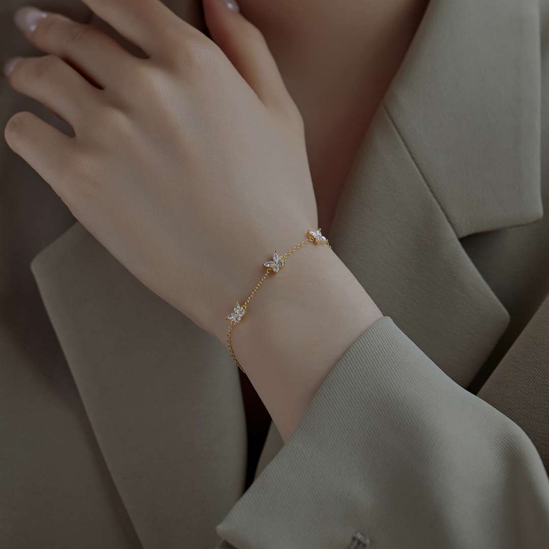 [Love More]Radiant Butterfly Shape Necklace