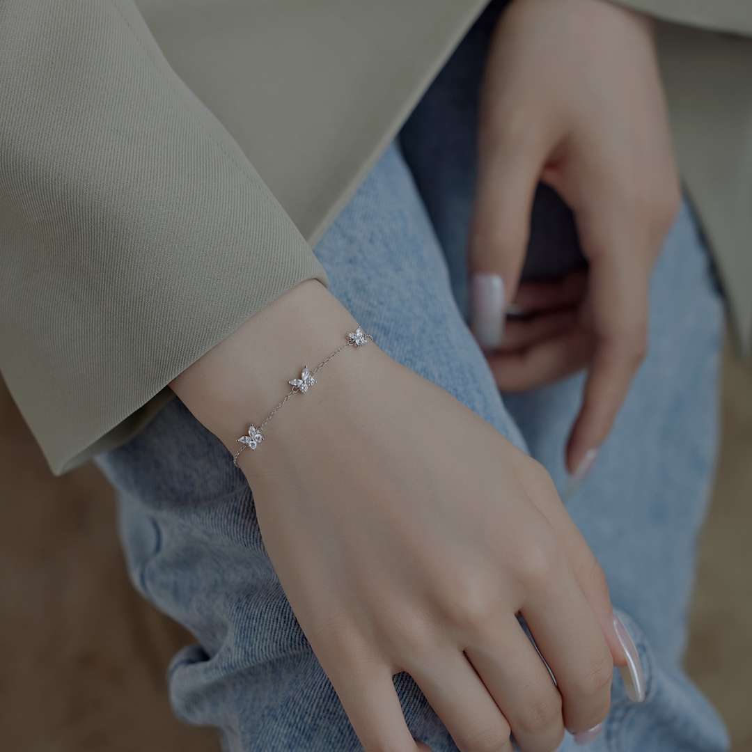 [Love More]Radiant Butterfly Shape Necklace