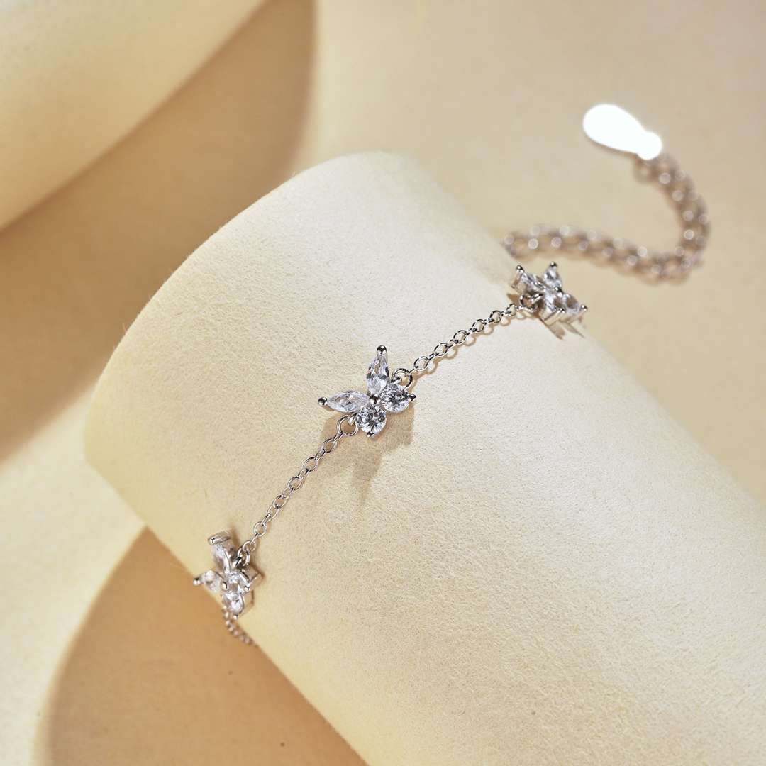 [Love More]Radiant Butterfly Shape Necklace