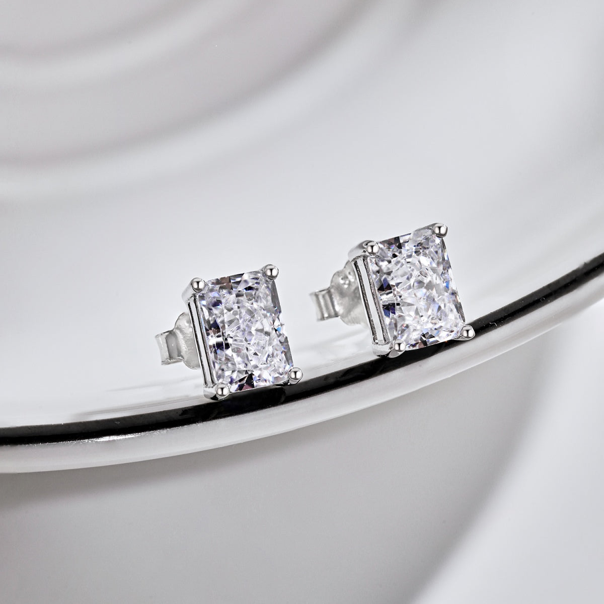 [Love More]Radiant Luxurious Princess Cut Daily Earrings