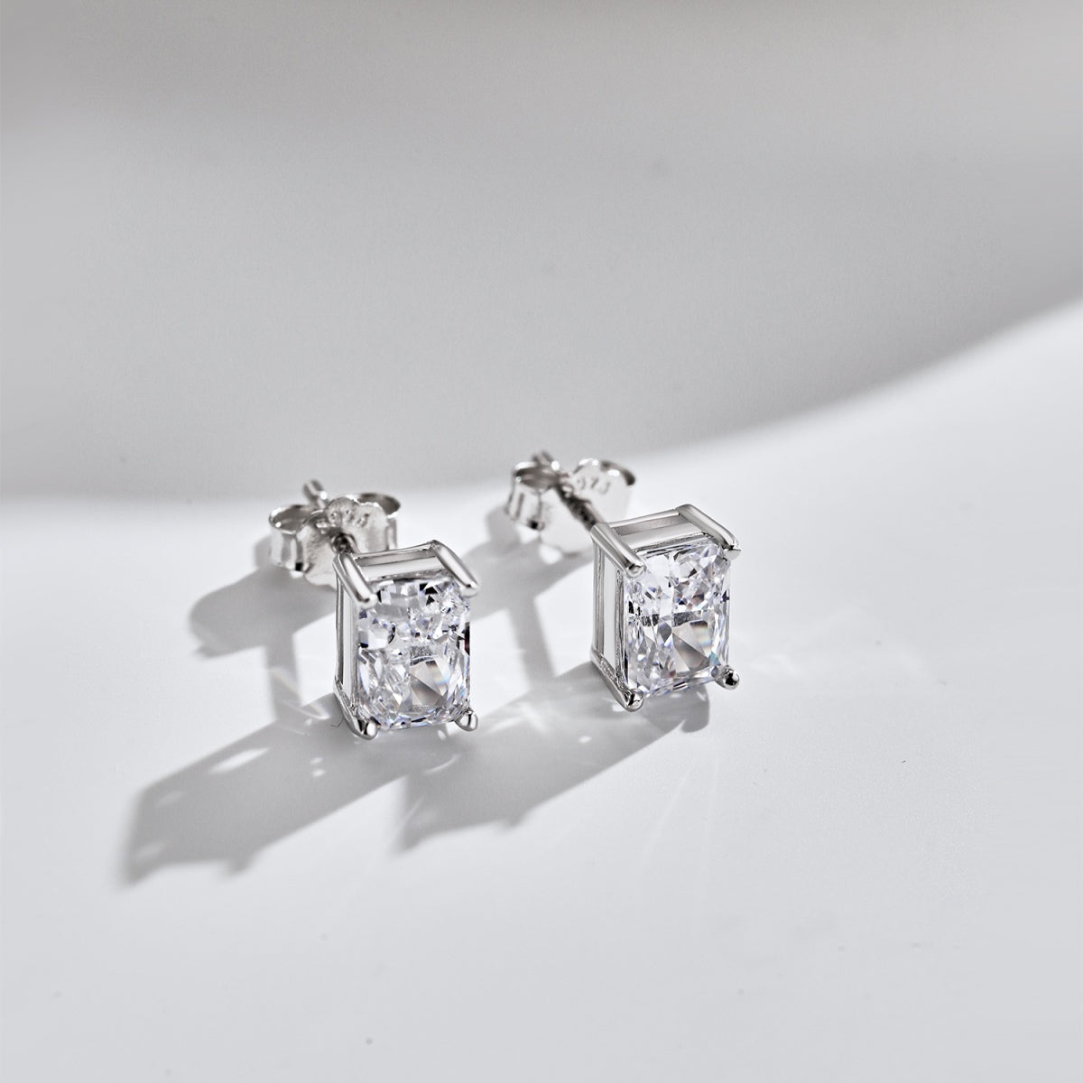 [Love More]Radiant Luxurious Princess Cut Daily Earrings